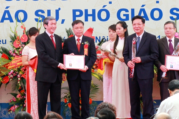 Quy định chi tiết việc xét công nhận, bổ nhiệm chức danh giáo sư, phó giáo sư